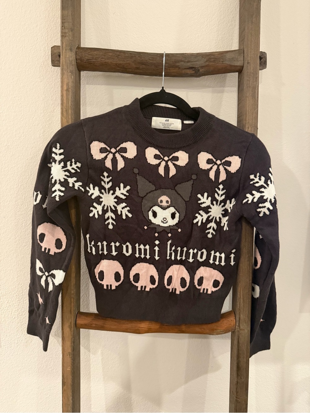 H&M Kuromi Graphic Crewneck Sweater in Dark Gray and Pink
